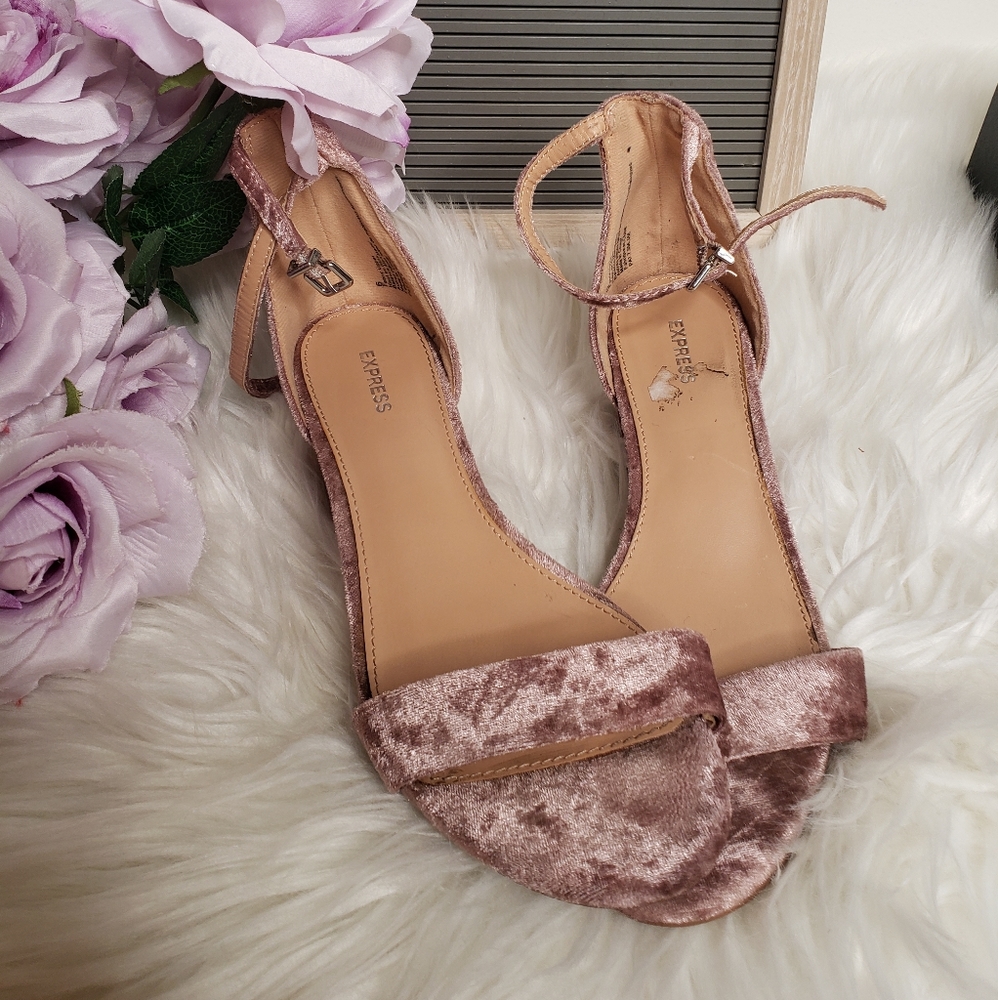 Heels - Picture 5 of 5